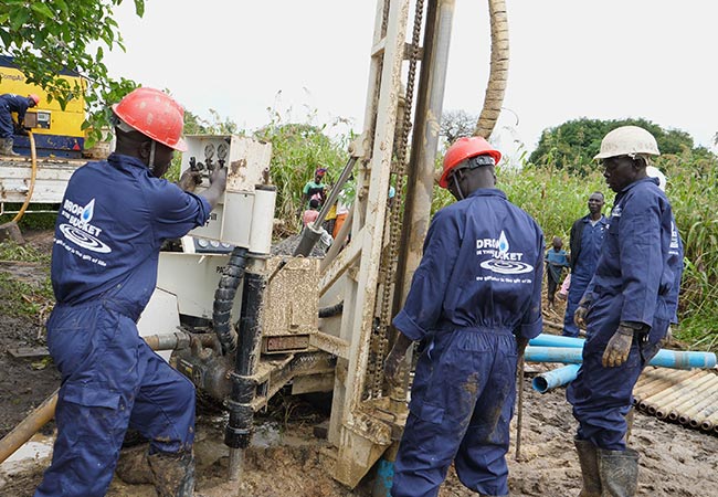 Gardner Denver cambia vidas en Uganda al proporcionar agua a escolares y aldeas cercanas